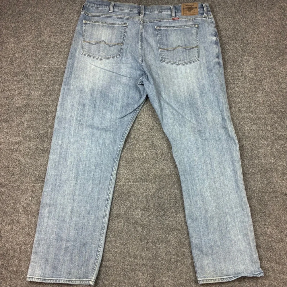 Wrangler Mens Size 40x30 Straight Fit Flex Blue Denim Jeans Light Wash Blue Tag
